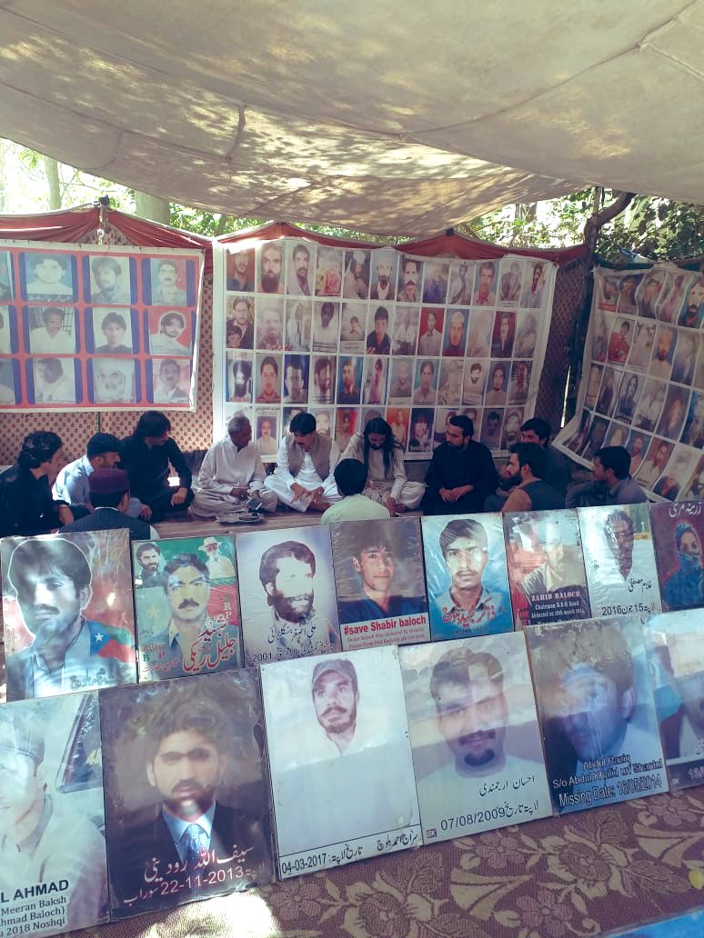a_baitanai's tweet image. Visited to Baloch missing persons camp with @nadeem_askar @ZubairShahAgha1 @AnwarSulemankh1 , @IhteshamAfghan @RahimDwr &amp;amp; others at Quetta press club and a detail meeting with @QadeerMama regarding missing persons issue and shows solidarity with them.
#PashtunBalochUnity