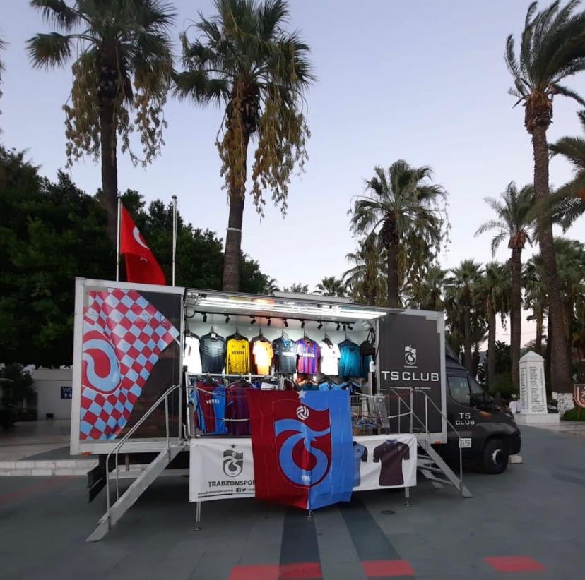 tsclub's tweet photo. TS Club BODRUM ‘da!

TS Club Mobil Aracı 5-6 Eylül Günleri BODRUM Belediye Önünde  taraftarlarımızın hizmetinde olacak.

#yanyana #rengimizbordomavi 🔴🔵 https://t.co/yd3NkCJKEK