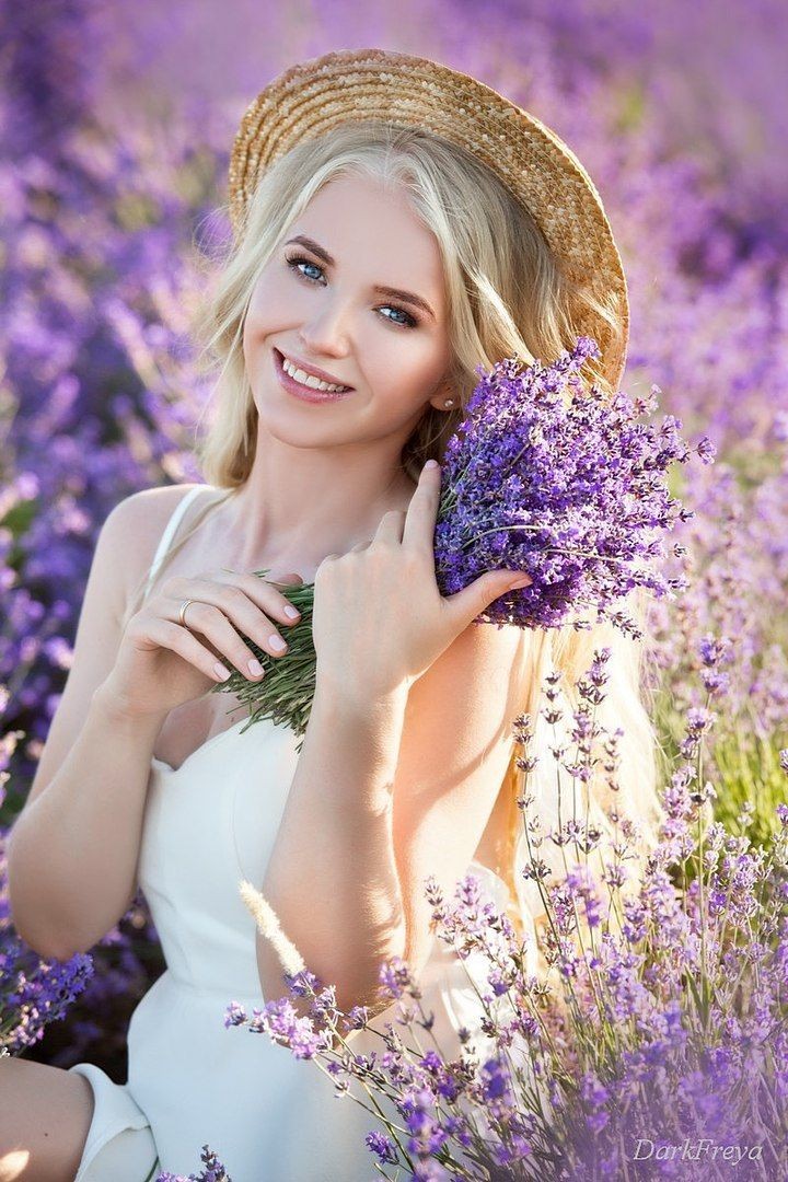 Good morning Sweet FRIENDS 💜
          #BeHappyandSmile 💛