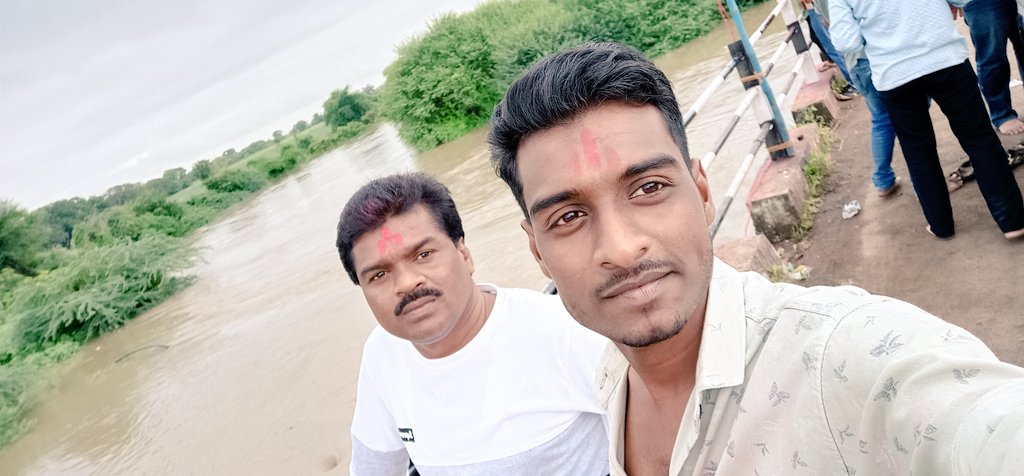AmiteshkumarK's tweet photo. Today is Teachers Day.I find that many teachers inspired me, but I am inspired most by my father  I respect him not only for being my father, also for his principles. He is  a great man. 
#Happyteachersdaydad ❣️ https://t.co/Tt8LByKMwx