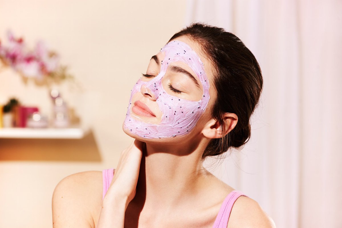 LOCCITANE_SA's tweet photo. Made with fresh Ardèche blackcurrants, our #SoothingMask looks and feels like a homemade mask. But no mess, just benefits! https://t.co/bk3bAtMph8