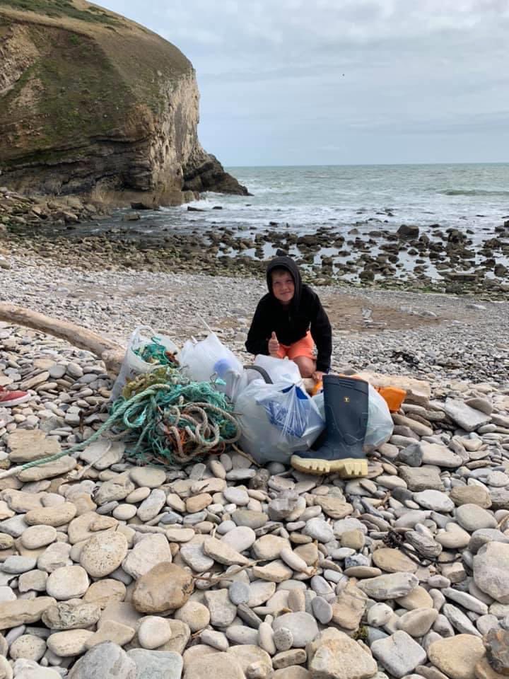 Worbarrow Bay beach clean #beachcleanup #2minutebeachclean #showtheplastic #dontbeatosser #keepwhatweloveclean #keepourbeachesclean #ukbeachcleanup #litterfree #cleancoasts #cleanuptheworld #bethechange