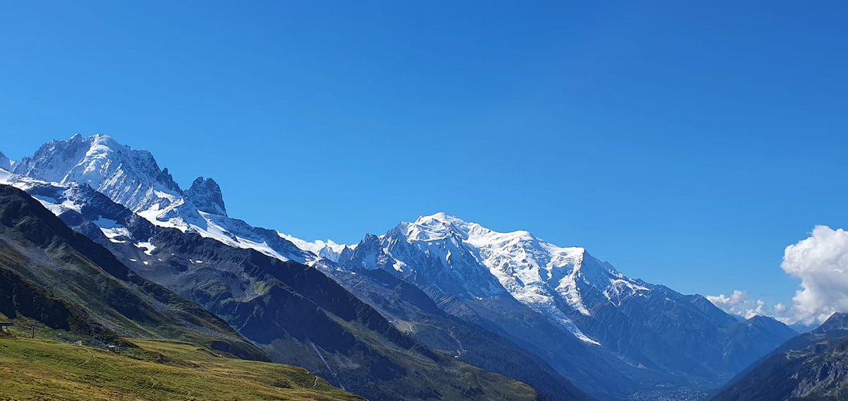 SmartGuides's tweet photo. Who is excited for winter? The first snow has fallen in the mountains in #chamonix Chamonix and summer is turning to autumn, not long until the #skiseaon starts.
Steep camps and off-piste skiing adventures https://t.co/P6mwO3IGrC 
#welcometoourwinter https://t.co/jPxQhITmD9