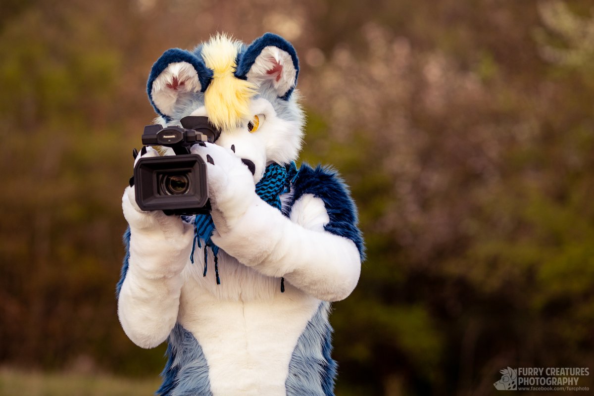 MirekMoony's tweet photo. I see you! Now, you are in my new project =)

Youtube Channel
https://t.co/7lgbHyCPWR

Facebook - Studio Moondancer:
https://t.co/U8knrKJUvY

Yin Yang Project: 
https://t.co/LAXrY9bpnm

#FursuitFriday 

Picture by @FurCPhoto https://t.co/nkP5Unek1X