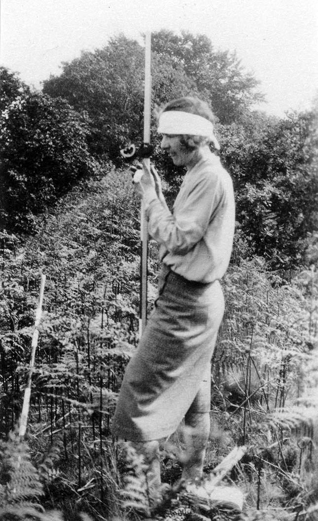 You can find out more about pioneering archaeologist Dorothy Liddell from  @Trowelblazers () here:  https://trowelblazers.com/dorothy-liddell/ and there’s a fascinating photo archive of the 1930-35 Hembury excavations here:  http://www.hemburyfort.co.uk/gallery.html 