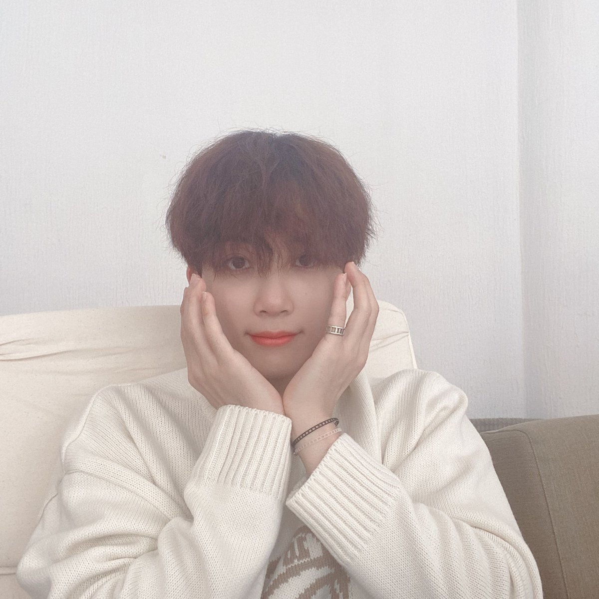 hanhaoeggie's tweet photo. wtf DAM CUTEEE 😭😭😭 https://t.co/mGhq2yOg4D