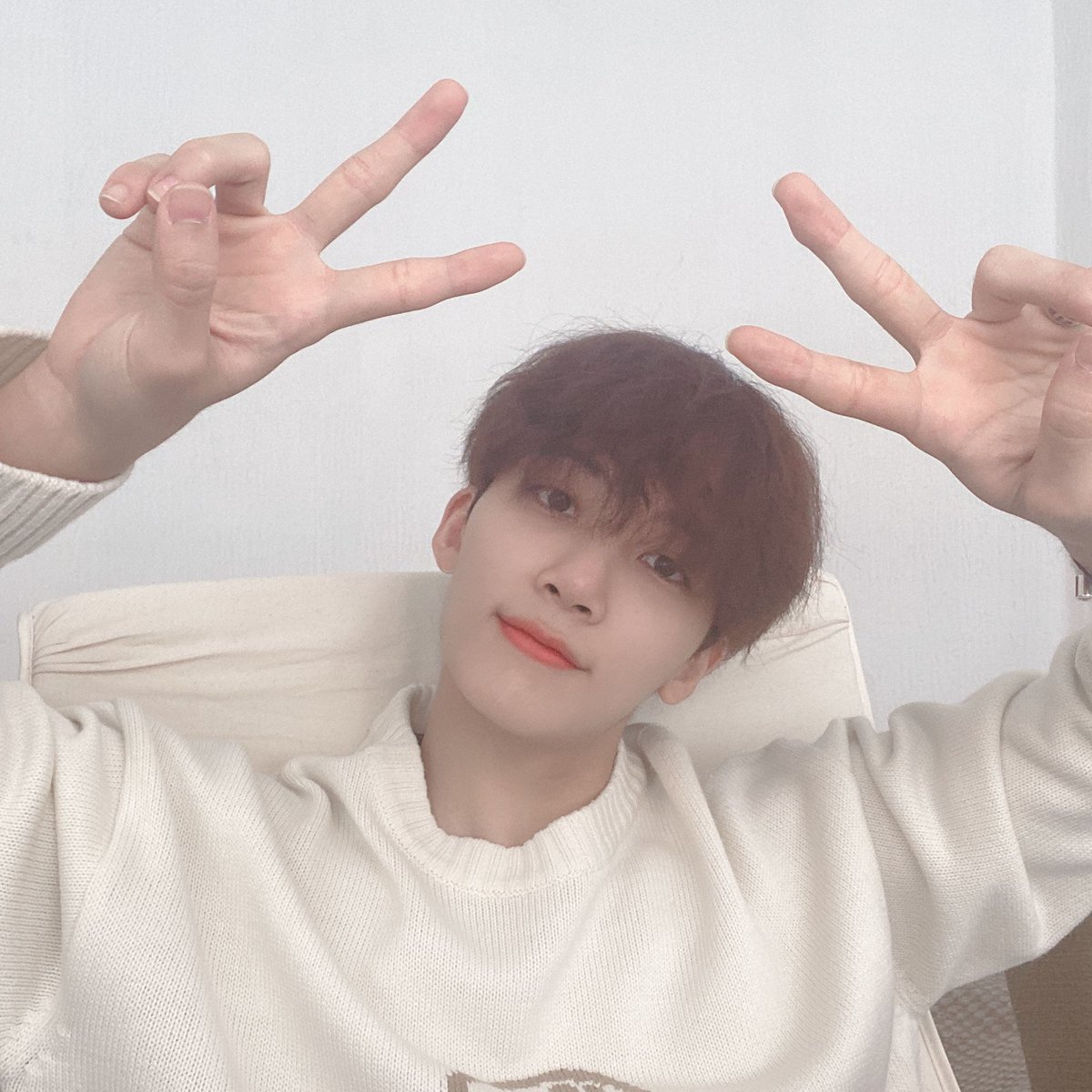 hanhaoeggie's tweet photo. wtf DAM CUTEEE 😭😭😭 https://t.co/mGhq2yOg4D