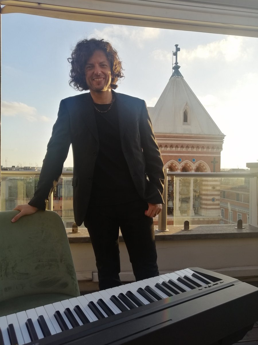LukeTweet75's tweet photo. Una settimana fa, sul tetto di Roma. Live (+ videoclip) con Yosef. 🎹Coming SOON! Grazie a @LaGriffeRoma , @Pixiepromotion , @Yosefmusicoff e Michele Canova Iorfida. #live #music #onstage #rome #roma #comingsoon #news #landscape #livemusic #summer #working #estate2020 #estate https://t.co/gZSgQmneJ0