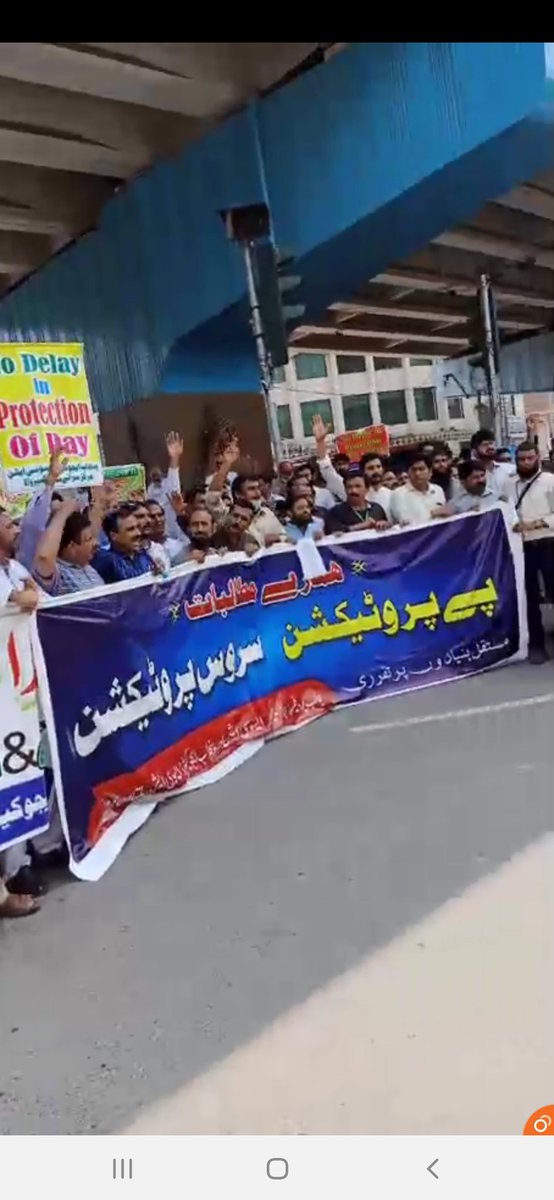UstadSays's tweet image. پنجاب کے غیور اساتذہ اپنے حق کے کیے آواز اٹھا رہے ہیں بسلسلہ  #PayProtectionCase جس پہ عدالت کے حکم کے باوجود @UsmanAKBuzdar حکومت تاخیری حربے اپنا رہی ہے اور جائز حق نہیں دے رہی۔
9 ستمبر کو @PACT_Punjab2019
نے بھی اھتجاج کی کال دے رکھی ہے

مومنٹم بنتا دیکھائی دے رہا ہے👍