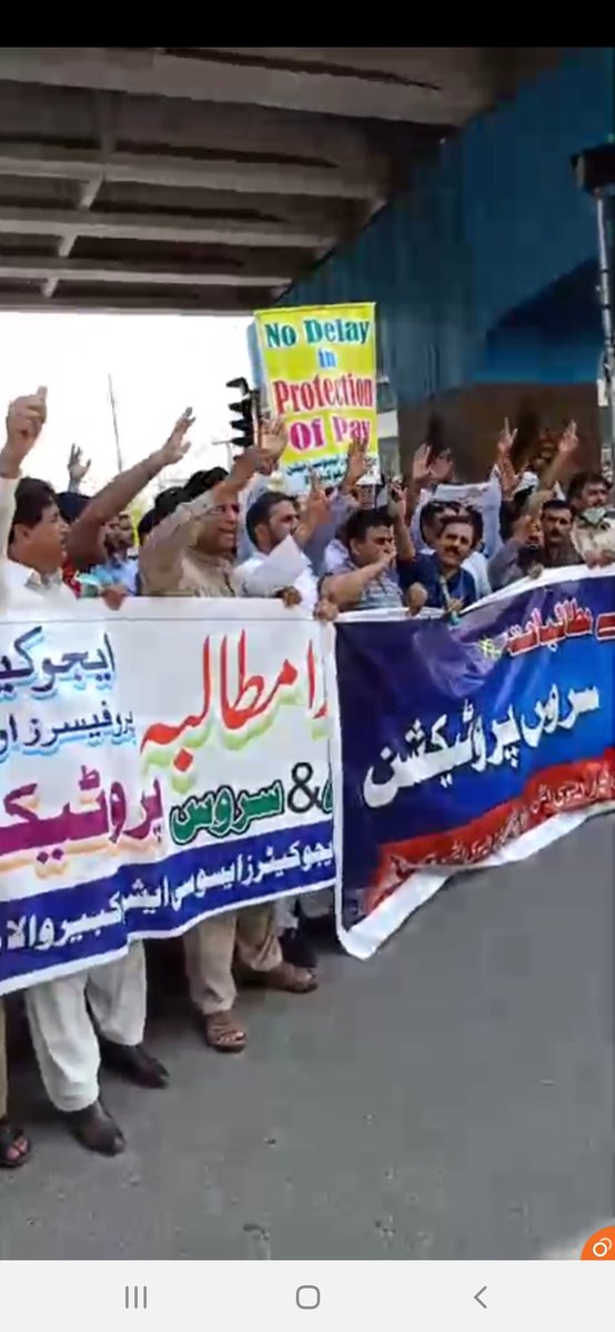 UstadSays's tweet image. پنجاب کے غیور اساتذہ اپنے حق کے کیے آواز اٹھا رہے ہیں بسلسلہ  #PayProtectionCase جس پہ عدالت کے حکم کے باوجود @UsmanAKBuzdar حکومت تاخیری حربے اپنا رہی ہے اور جائز حق نہیں دے رہی۔
9 ستمبر کو @PACT_Punjab2019
نے بھی اھتجاج کی کال دے رکھی ہے

مومنٹم بنتا دیکھائی دے رہا ہے👍