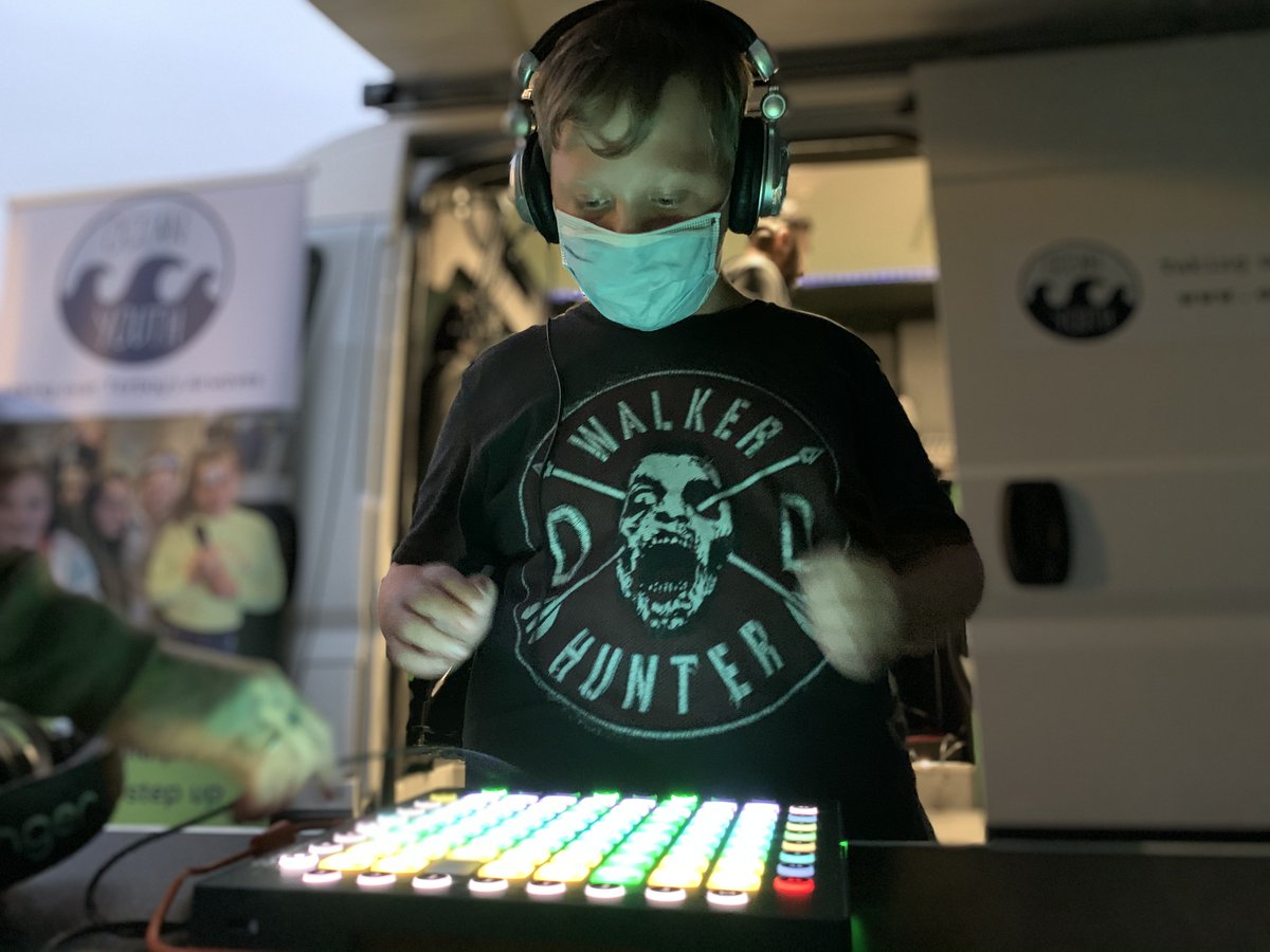 SoundCommunitie's tweet photo. Out in the #boombus again for @_oceanyouth for #streetbased youth work with @YouthGenesis in Foxhole, #Paignton. YP had a go at Live Music Production, DJing and Rapping. KaliVìbz joined us who rapped over a young person's track. Funded by @ThisTorbay @TNLComFund @WeAreSanctuary https://t.co/sD1NaIYLMC