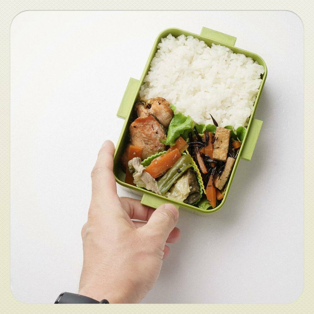 TadakatsuMisaki's tweet photo. today's #obento #bento #lunchbox #お弁当 #弁当 #嫁弁 #yomeben #AdobeLightroomCC #foodphotography #foodpics #japanesefood #obentolighting #BentoExpo #flatray #鮭の漬け焼き #なすと豚肉の味噌炒め #ひじき煮 #バラン代わりのグリーンリーフ
Instagram >> https://t.co/INzp5QSPcc https://t.co/pc0w3uLFan