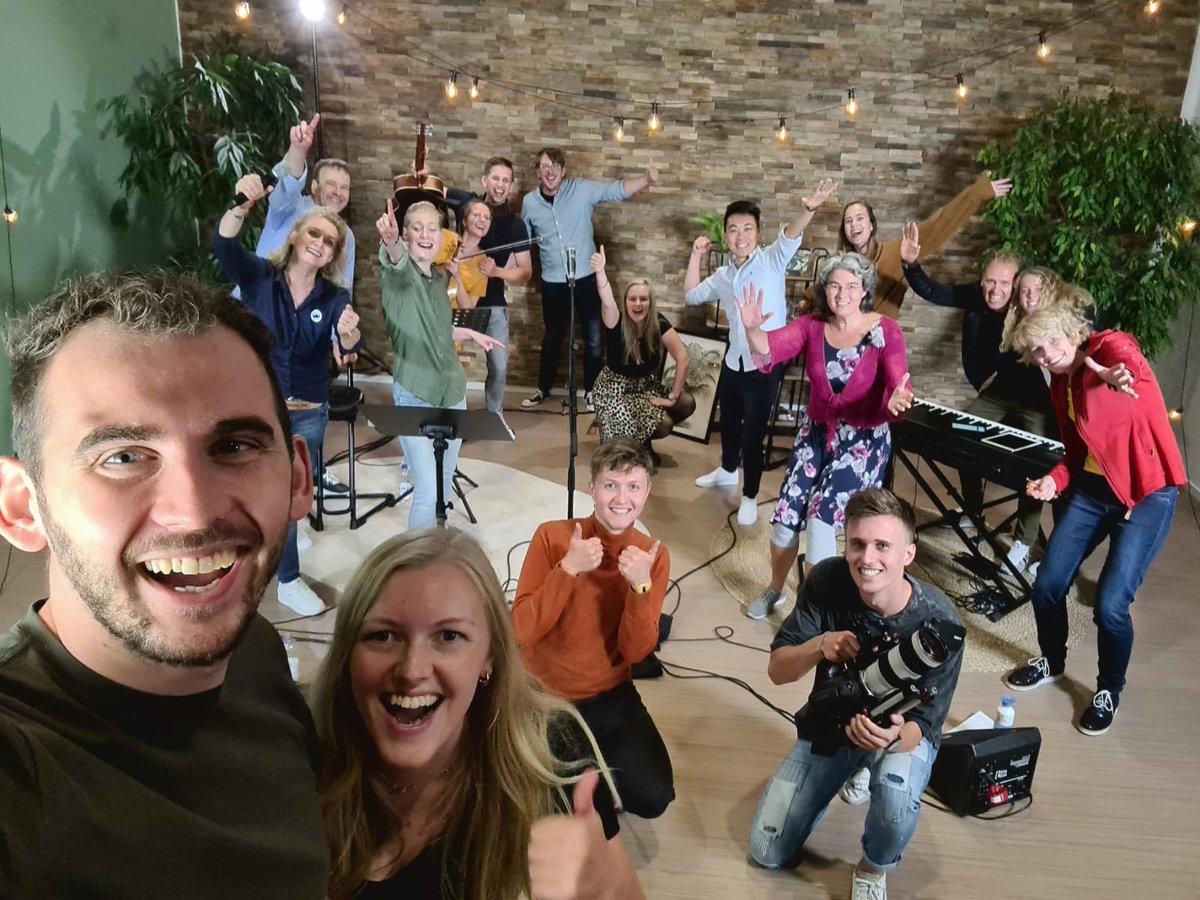 martinkoornstra's tweet photo. We kijken uit naar de Online Wonderlijke Zondag. De eerste was op 5 juli (zie teamfoto). Morgen om 19.30 uur start de 2de online Wonderlijke Zondag. We willen met jou meebidden en je bemoedigen. Kijk mee via
- https://t.co/dZoX9drHXD
- https://t.co/DDU456tGo5 https://t.co/9q6n04nueF