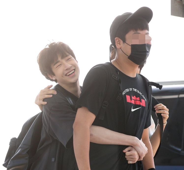 the way chan clings on to their manager