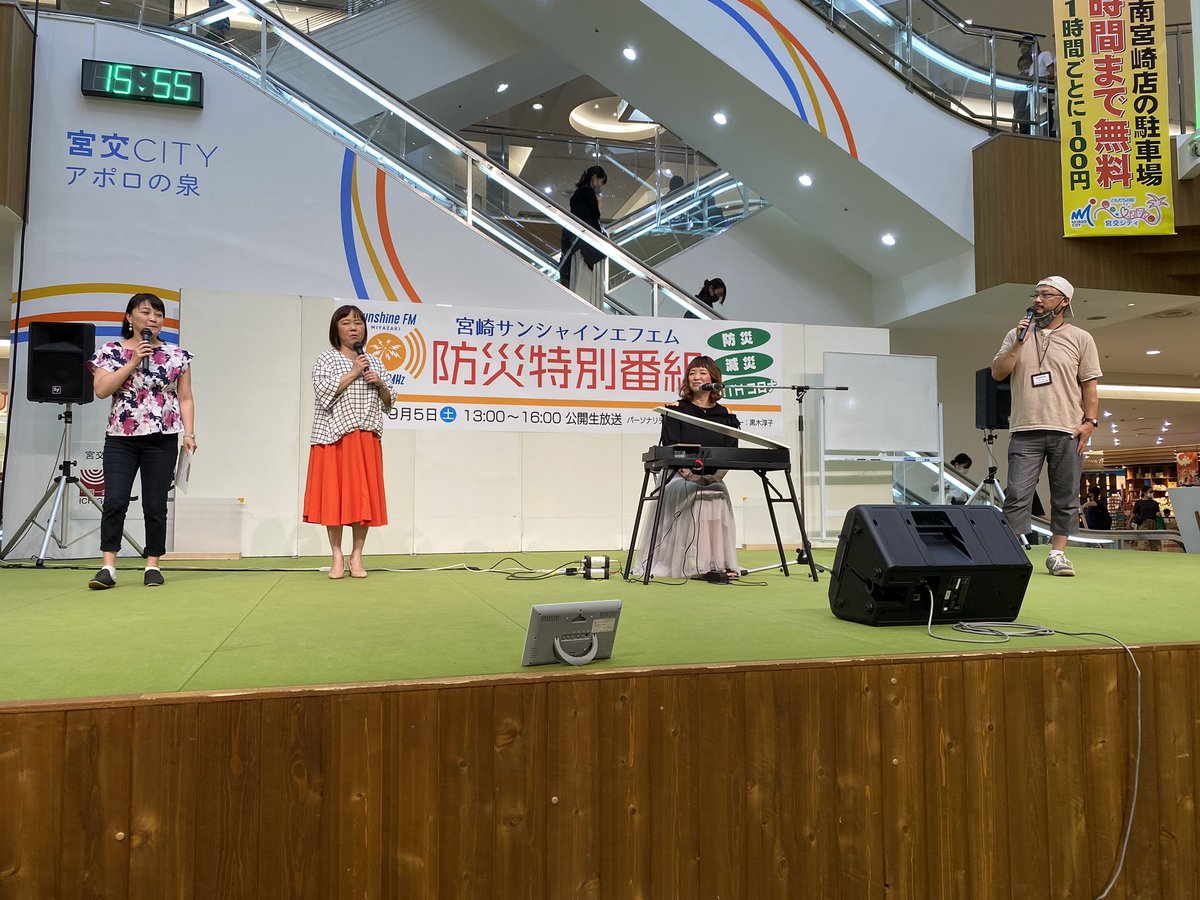 sunshinefm761's tweet photo. 宮崎サンシャインFM防災特別番組
フィナーレは浜崎奈津子さんに
歌っていただき終了しました。

お聴きいただき、お越しいただきありがとうございました。

明日、明後日の台風に皆さん備えましょう！！ https://t.co/8aKbwcG4m7