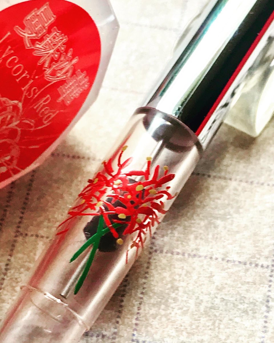 BunguboxTokyo's tweet photo. 秋です❣️

曼珠沙華の花の季節ですね😍

蒔絵コンバーターの『曼珠沙華』が限定数入荷しました❣️

#makie #makieconverter #輪島 #pulot #con70 https://t.co/bYtqw692lW