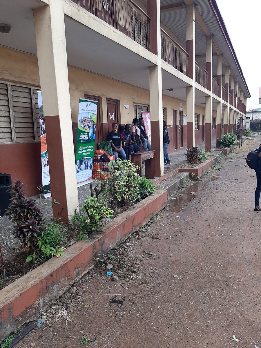 recyclespay's tweet photo. We are here live in ilupeju and set to go out and create impact.

#PlasticHarvest 
#recyclespay #EducationForAll #COVID19 #EnvironmentalInnovation https://t.co/aLkM81PvUZ
