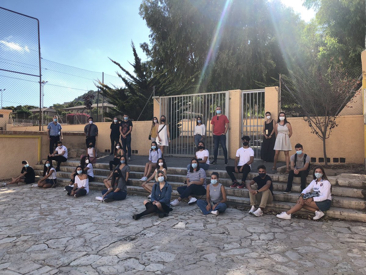 Ayer viernes 4 tuvo lugar la Jornada de Acogida para los nuevos alumnos y alumnas de ESO y Bachillerato, donde recorrieron su nuevo Colegio y pudieron conocer a varios de sus nuevos profesores.