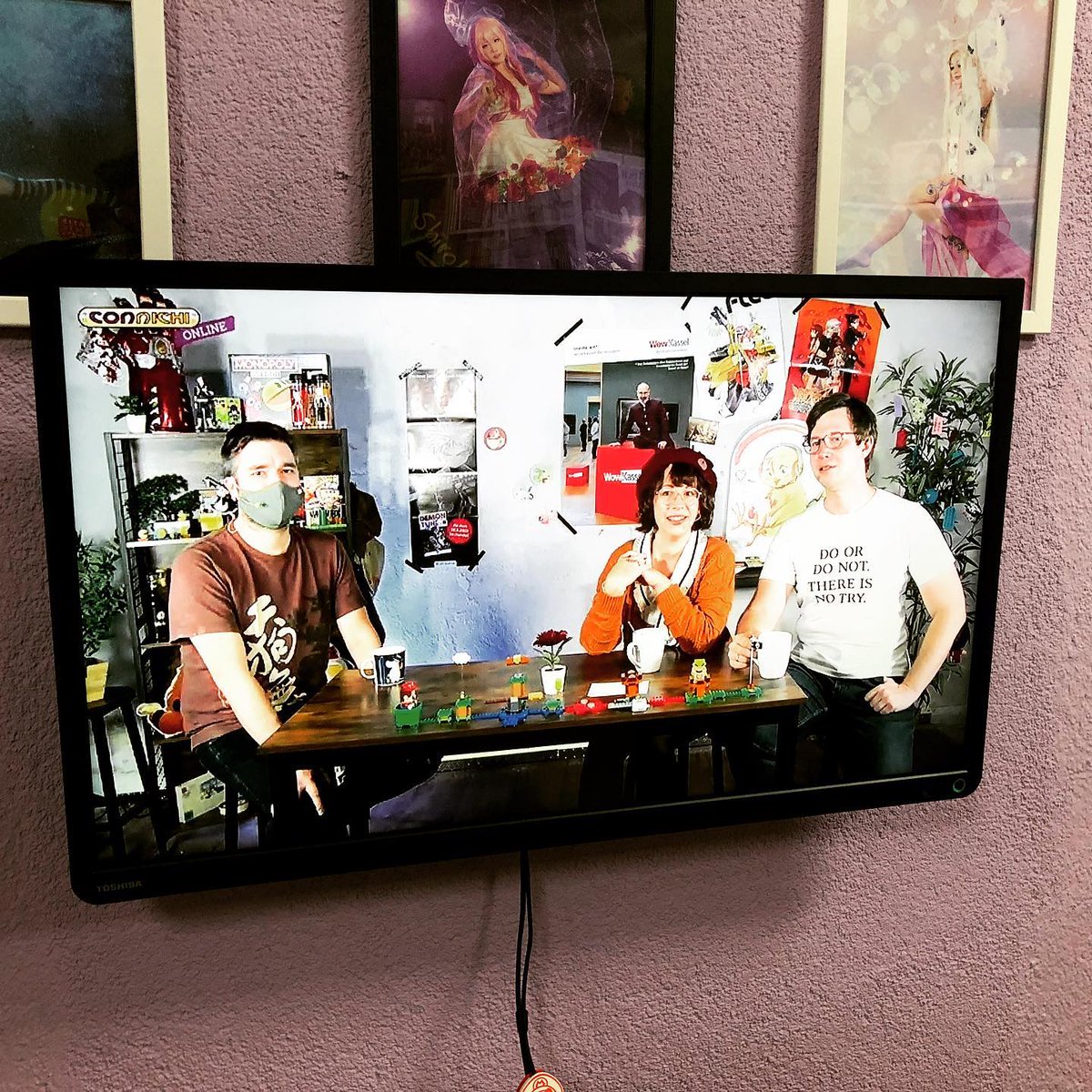 lootshopkoblenz's tweet image. An diesem Wochenende wären viele in Kasse auf der Connichi. Wegen Corona findet die Con Online statt! Während dem Gratis Comic Tag im Loot Shop läuft der Livestream auf dem TV. 💜

#lootshop #koblenz #conline #conline2020 #connichi