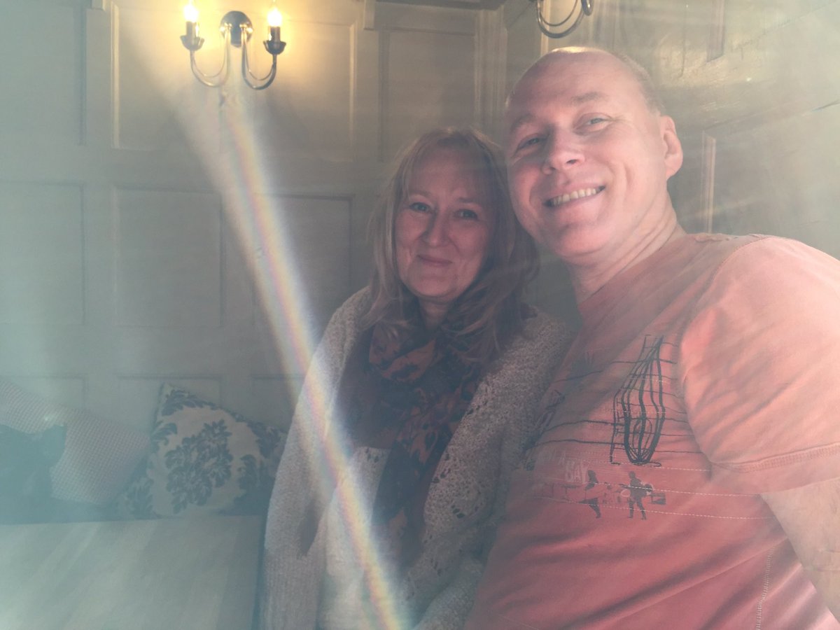 _KateJohnson's tweet image. Happy wedding anniversary to my lovely in-laws ⁦@Harvey117C⁩ ⁦@118PJ⁩ ❤️