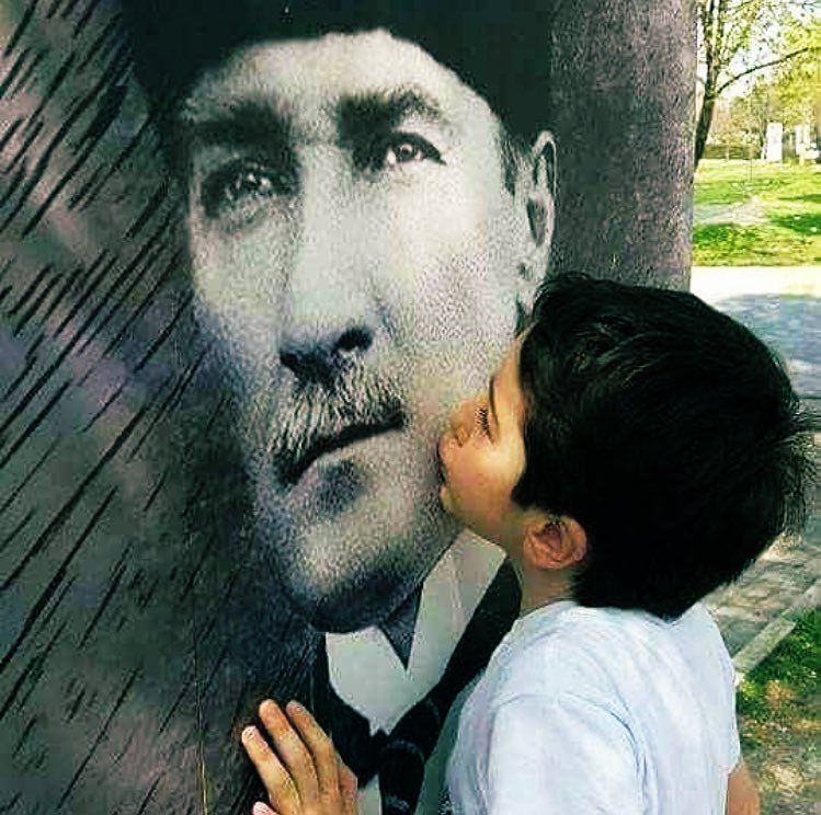 JaleAknc2's tweet image. ❤️Bir #şarkısın SEN, #Ömür boyu sürecekkk!....🇹🇷❤️🇹🇷

👉🏻👉🏻Her #yaşta, her #çağda,
her #vicdanlıda👈🏻👈🏻

Gün, #ATAM ile #huzur olsun 😇🤗

GÜNAYDINNNNNN🌻☕️🌻