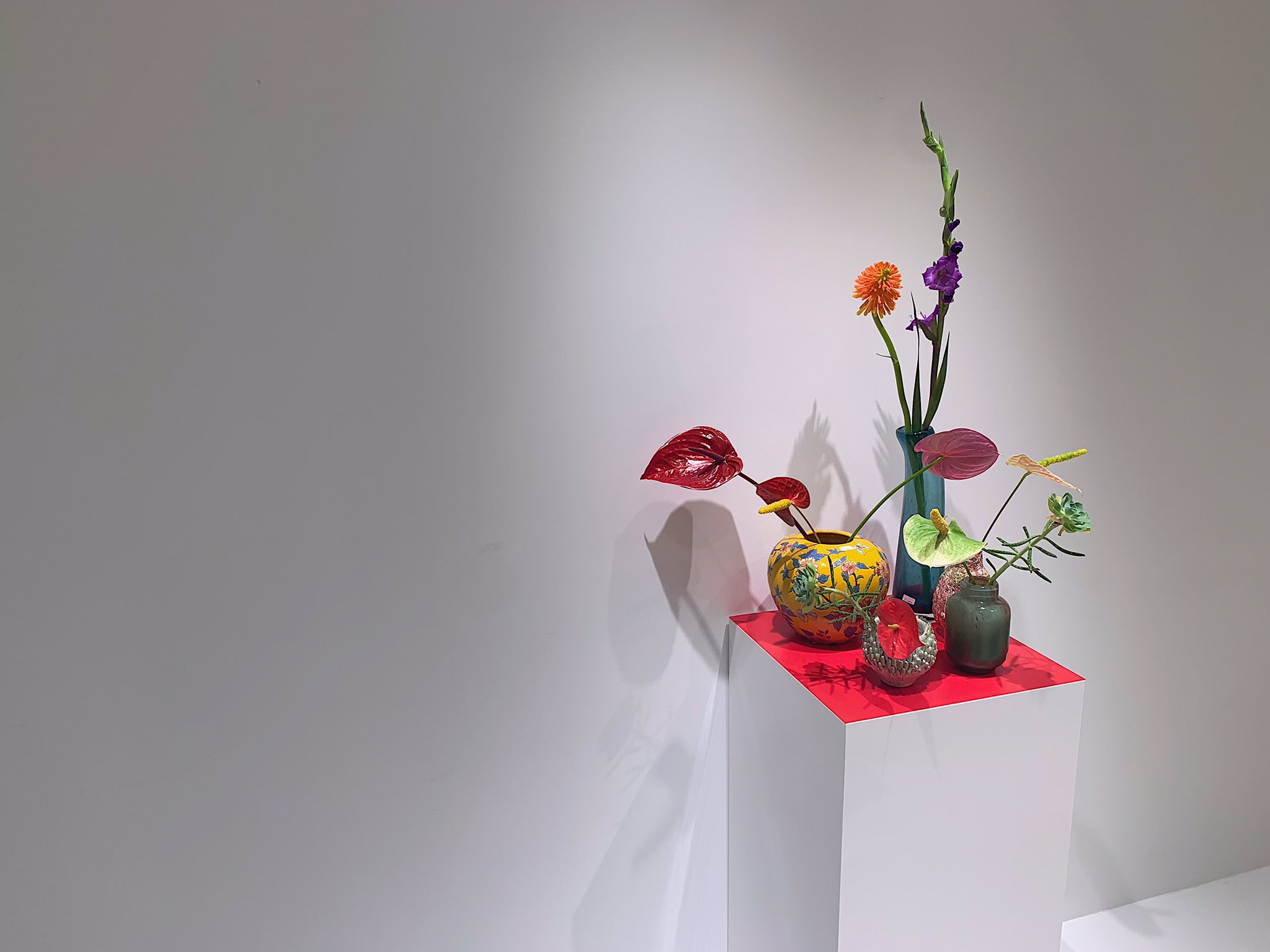 Nose Shop ノーズショップ 香水のセレクトショップ 花器と生花の販売イベント開催 中目黒の花屋 Farver を主宰するフラワーデザイナー渡辺 礼人さんを迎えて花器と生花の販売をおこないます 香水 花 アート ノーズショップが好きな人集合