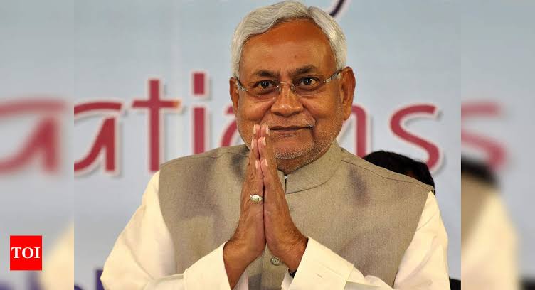 Aditya66026572's tweet image. PIC 1 
@NitishKumar babua during election.
PIC 2
@NitishKumar babua when public ask
a. Unemployment
b. Corona Uncontrollable
c. Exodus
d. Lowest per capita Income in the country
e. Population
f. No state government vacancy
g. poverty.
#BiharBole_RozgarDo 
#speakup 
#RRBExamDates