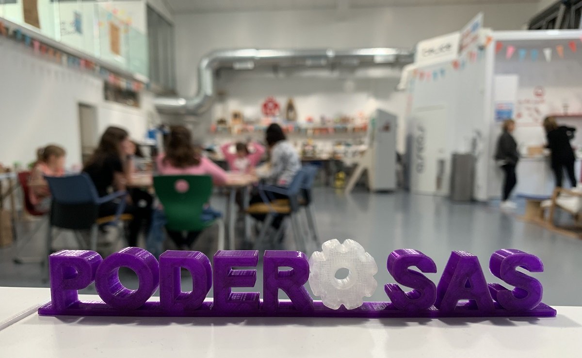 FabLabLeon's tweet image. Vuelve #Poderosas, la actividad extraescolar que ayuda a las #niñas de #LeonEsp a convertirse en creadoras de #tecnología.
💪 Una actividad #STEAM para niñas que convivirán, crearán e innovarán rodeadas de la tecnología del mañana.
+ Info y matrículas 👉 mtr.cool/mkifzojosz