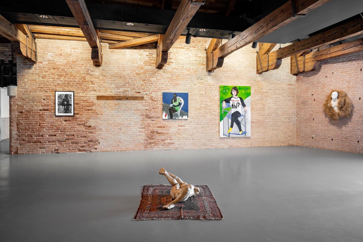 Palazzo_Grassi's tweet photo. “#Untitled2020. Tre sguardi sull’arte di oggi” a #PuntadellaDogana, ospita le opere di oltre 60 artisti dal Novecento ad oggi. La mostra vi aspetta tutti i giorni, tranne il martedì, dalle 10 alle 19.
Info e biglietti→ https://t.co/GuUjMwbT3f https://t.co/A31c1OnBhk