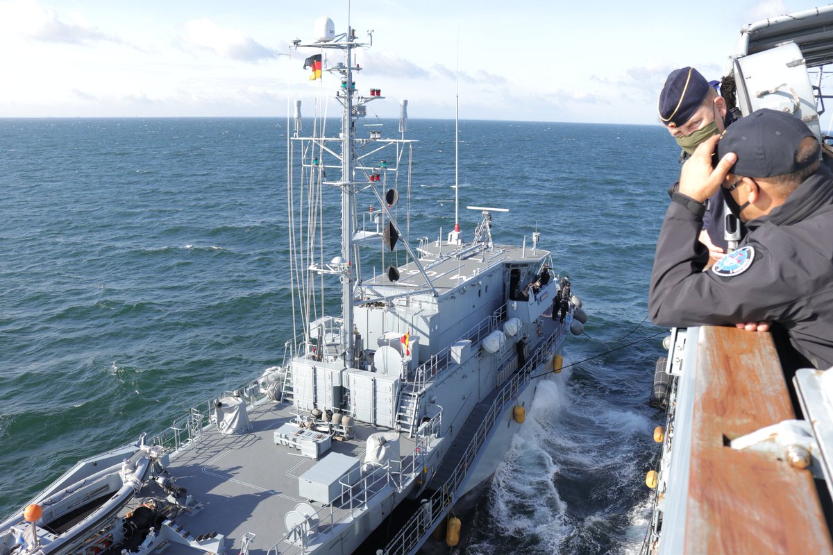 Flot1DeuNavy's tweet photo. #GEREX in vollem Gange: Am Rande gemeinsamer Übungen beider Verbände besucht #COMSNMG1 das deutsche Flaggschiff #TENDERWerra. #NATO is #StrongerTogether ! #WirsindMarine https://t.co/EKuytMvNOd