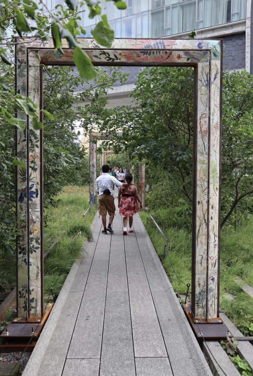 Order of events are gonna get whatever from here because I dunno exactly but we didn't delay too much to go The High Line, a disused overhead Trainline that runs some of the downtown area.