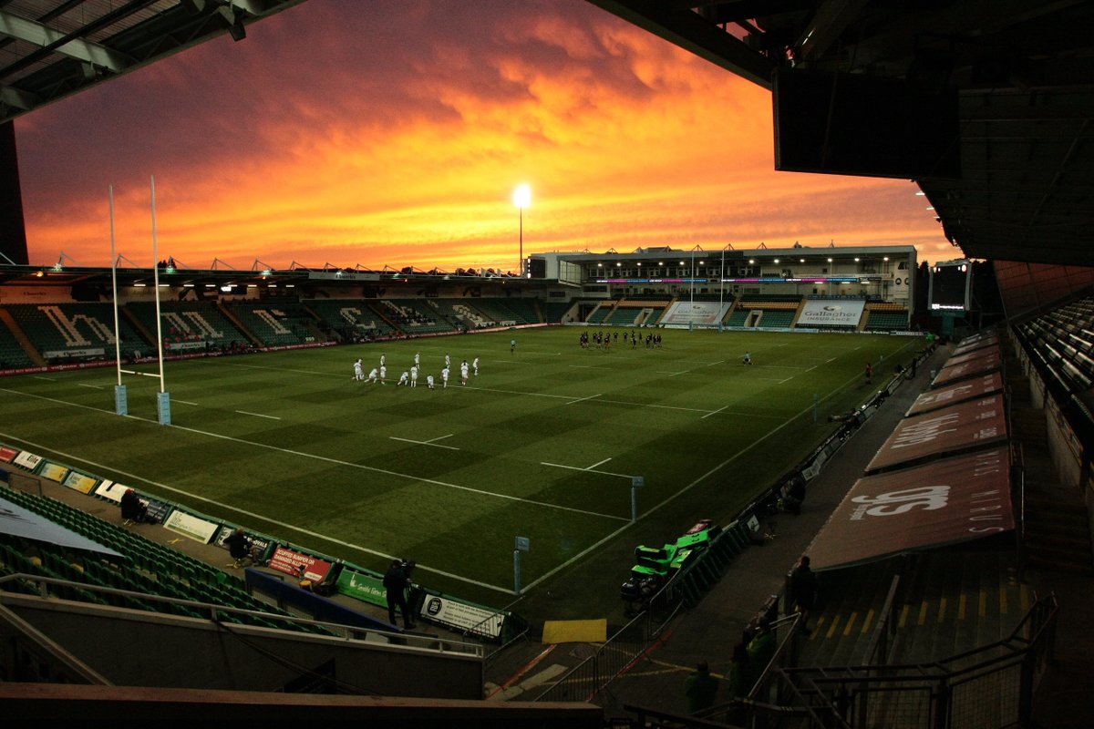 SaintsRugby's tweet photo. Our photographers were on 🔥🔥🔥 last night 😍 https://t.co/WX2ibWdVAG