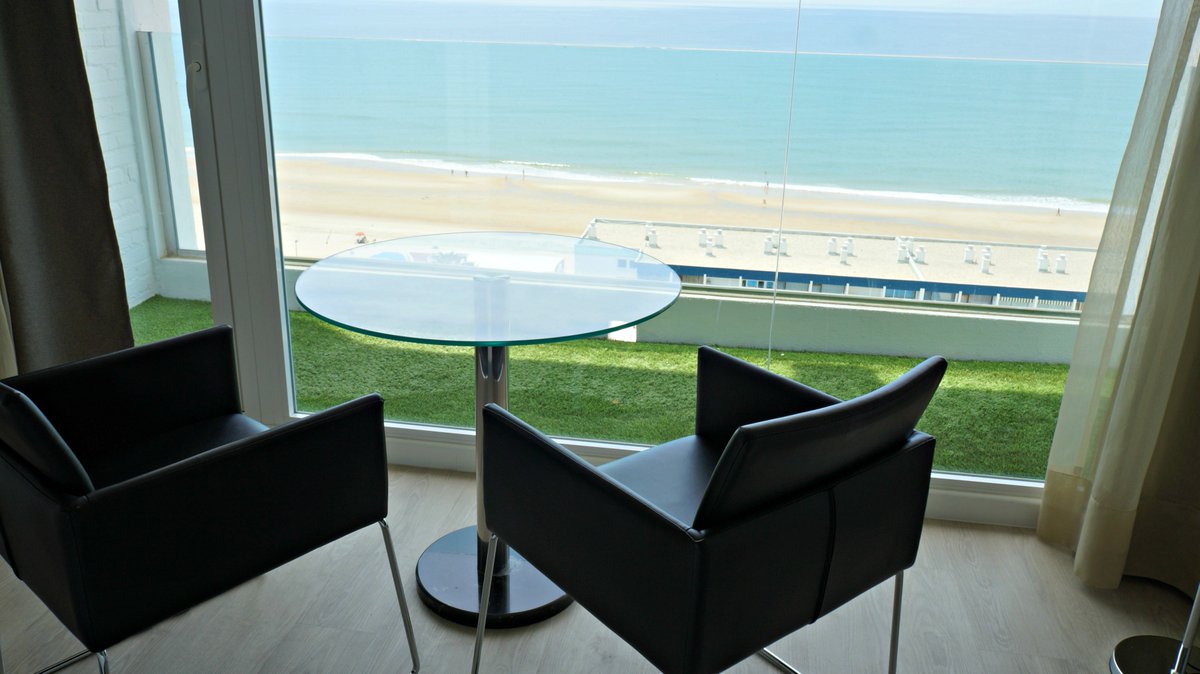 Ver, oír y sentir desde nuestras terrazas con vistas al mar es un privilegio a tu alcance 🌅

Descansar con el rumor de las olas de fondo será una experiencia que siempre querrás repetir en <a href="/HotelFlamero/">Hotel Flamero</a> 🏨