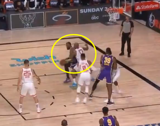 【影片】全部拉開！詹姆斯背打Tucker，連撞四五次沒頂開，小河流看傻眼！-黑特籃球-NBA新聞影音圖片分享社區