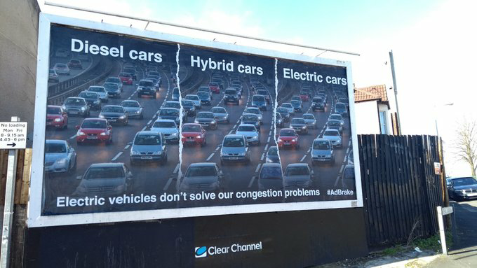 fietsprofessor's tweet photo. Our problems will not be solved by different cars.

They will only be solved by fewer cars. https://t.co/e7r846Dmsq