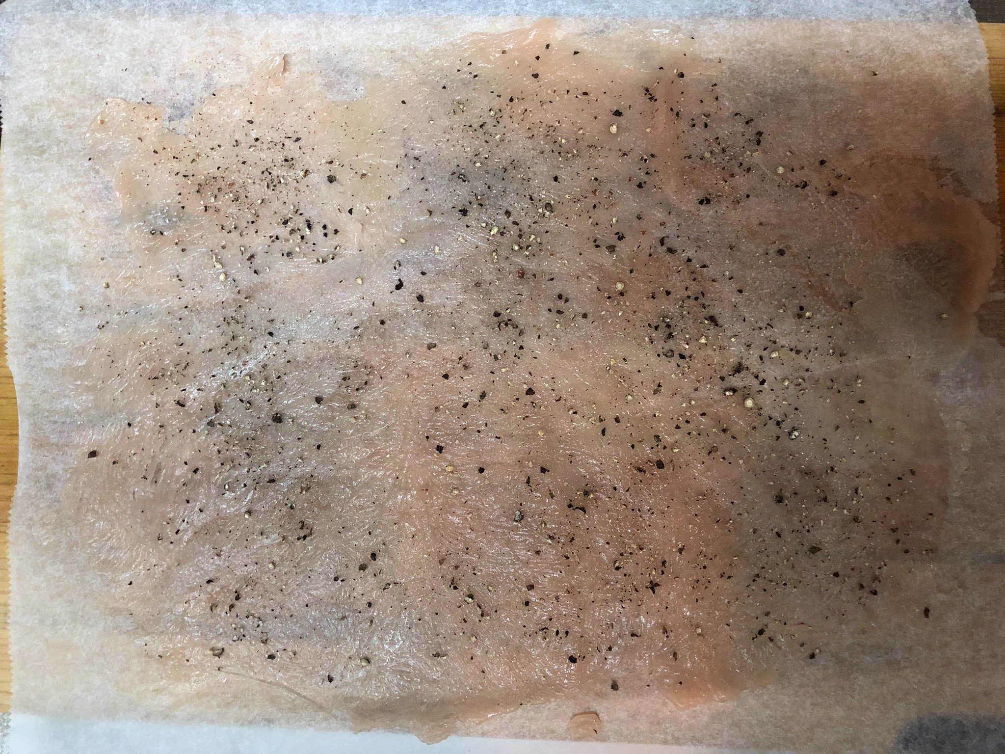 油も粉も使わない低カロリーチップス！材料は「鶏ささみ」と「塩胡椒」以上。