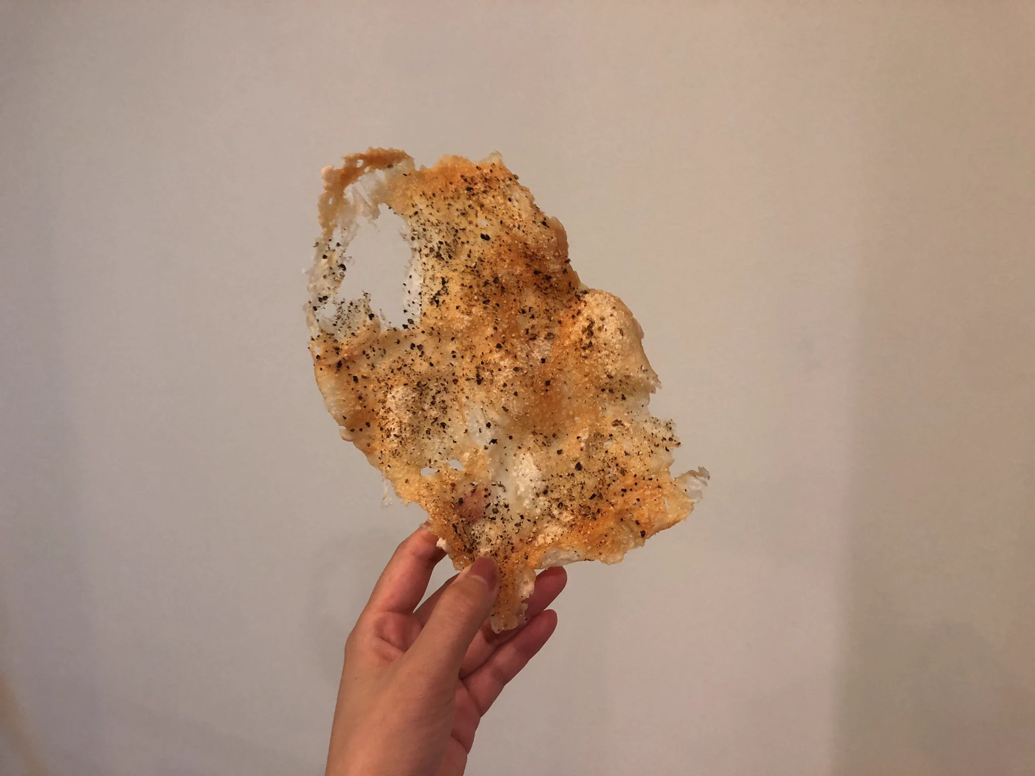 油も粉も使わない低カロリーチップス！材料は「鶏ささみ」と「塩胡椒」以上。