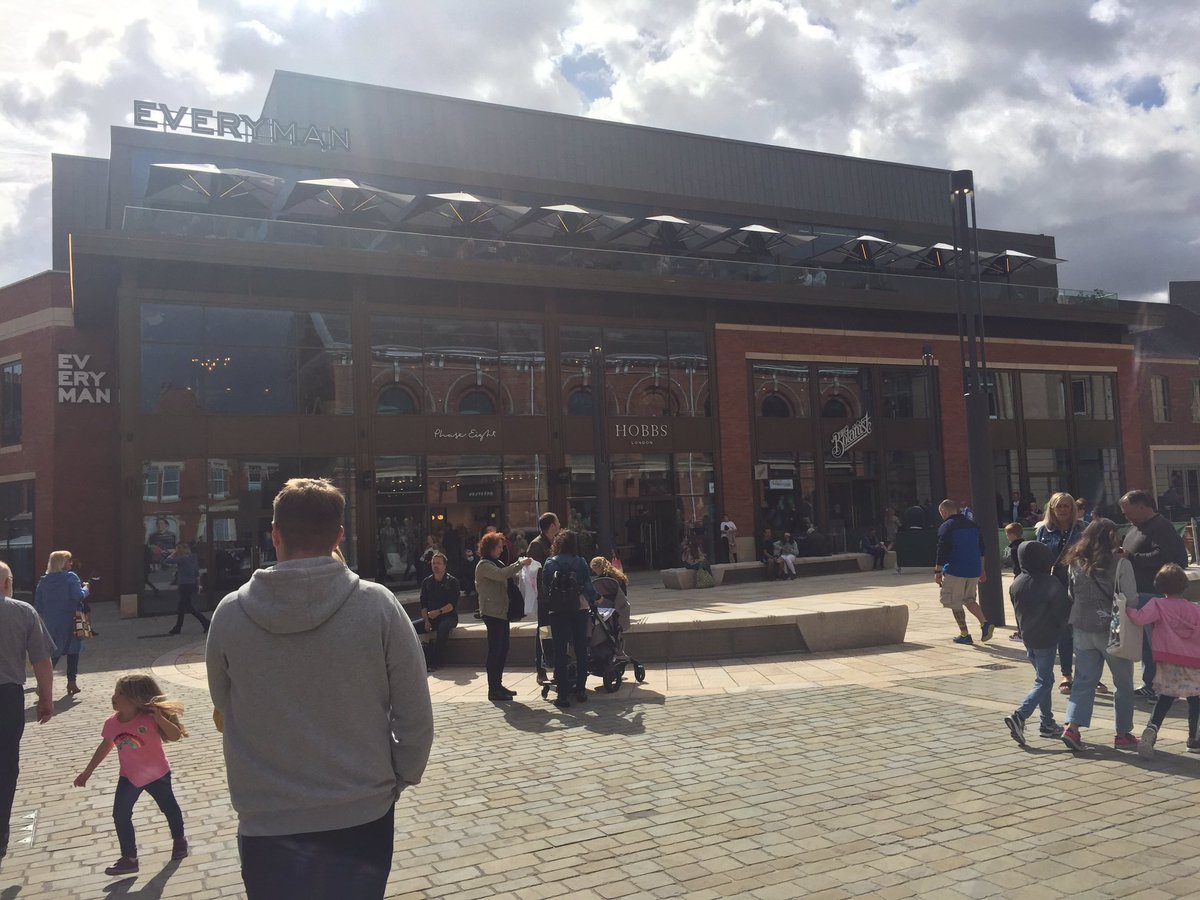 New Cornhill development busy and looking great, all the outside seating has made it even better imo @lincolncouncil https://t.co/mCnYIGEoPo