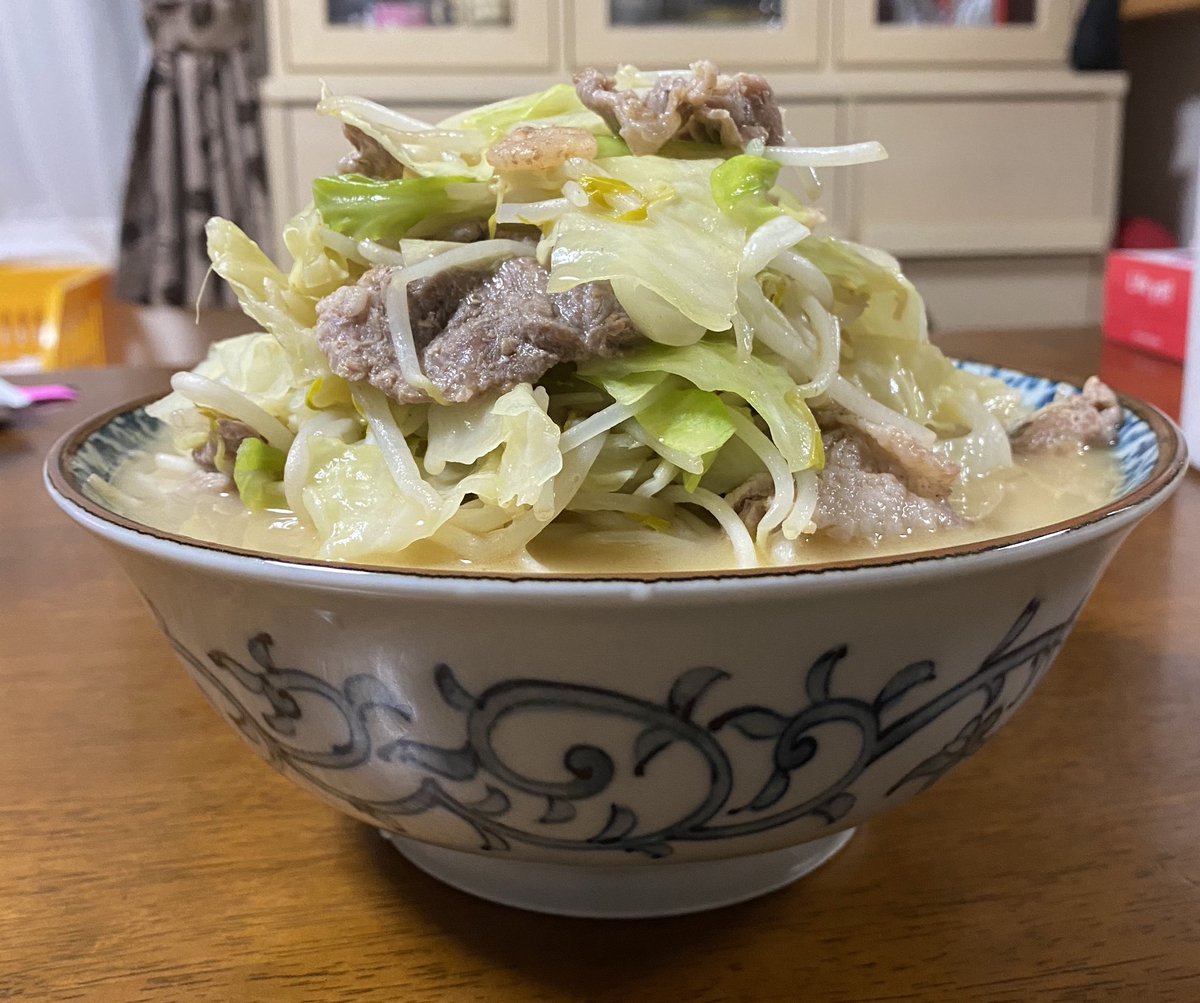 多すぎて使い道に困っていたこの業務用ラーメンスープ がやっつけでちゃんぽん作ってくれたのだが こいつが想定を遥かに超えてうまかった いやほんと まじで ちゃんぽん専用 確定 アリアケジャパン 行列自慢 新 九州豚骨ラーメン 1 8l ツイレポ