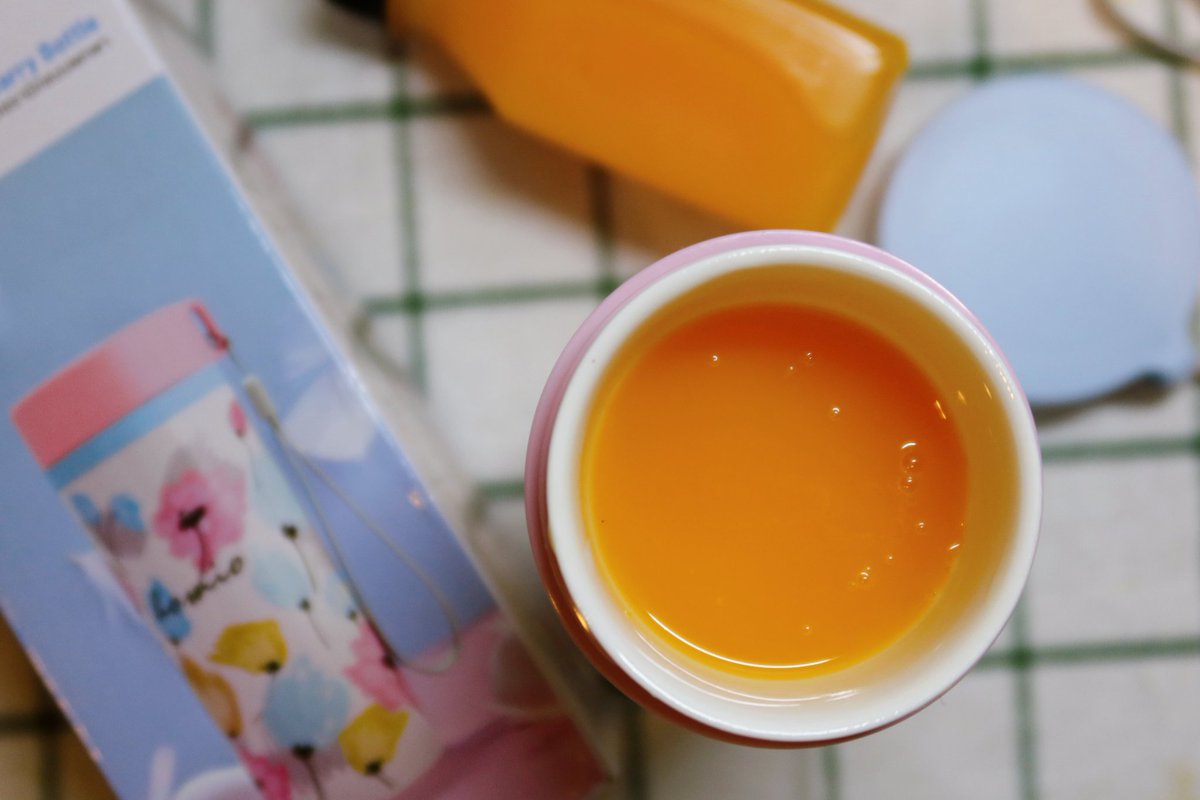 JeerasBlog's tweet image. #ของดีบอกต่อ กระบอกน้ำพกพา #Namiko #Topvalue ดีไซน์สวย ด้านในเป็นเซรามิก ได้ทั้งร้อนและเย็น (-20 ถึง 100 องศาฯ) เบากระทัดรัด ใส่กระเป๋าได้สบายๆ มี 2 สี (ฟ้า-ชมพู) 

สนใจ &amp;gt;&amp;gt; bit.ly/31nJnnJ
lg: @topvalue_th #กระบอกน้ำ #ขวดน้ำ #ขวดน้ำพกพา #กระบอกน้ำเก็บอุณหภมิ