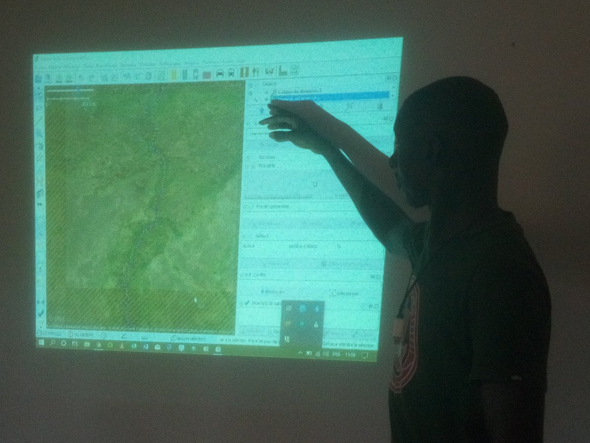 Mohamed_KABA_GN's tweet photo. séance de formation à #UGLCS sur les techniques de mapping sur @josmeditor, animé par @M_diallo_lawi .
@SeverinGeo @osmguinee @oif https://t.co/CLMGGzrbmw