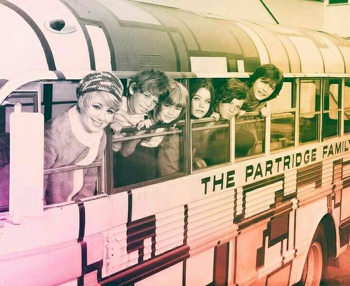 Jess22bsb's tweet photo. #TodaysPartridgeFamilyPicOfTheDay
All board! ladies come on the bus for a groovy good time, let's take a trip back to a simpliar time and relive those cool Partridge Family moments.. David is driving! 💞💞😍 🚌 #DavidCassidy #PartridgeFamily #septembertribute #50yrs https://t.co/SnENhDZSp9