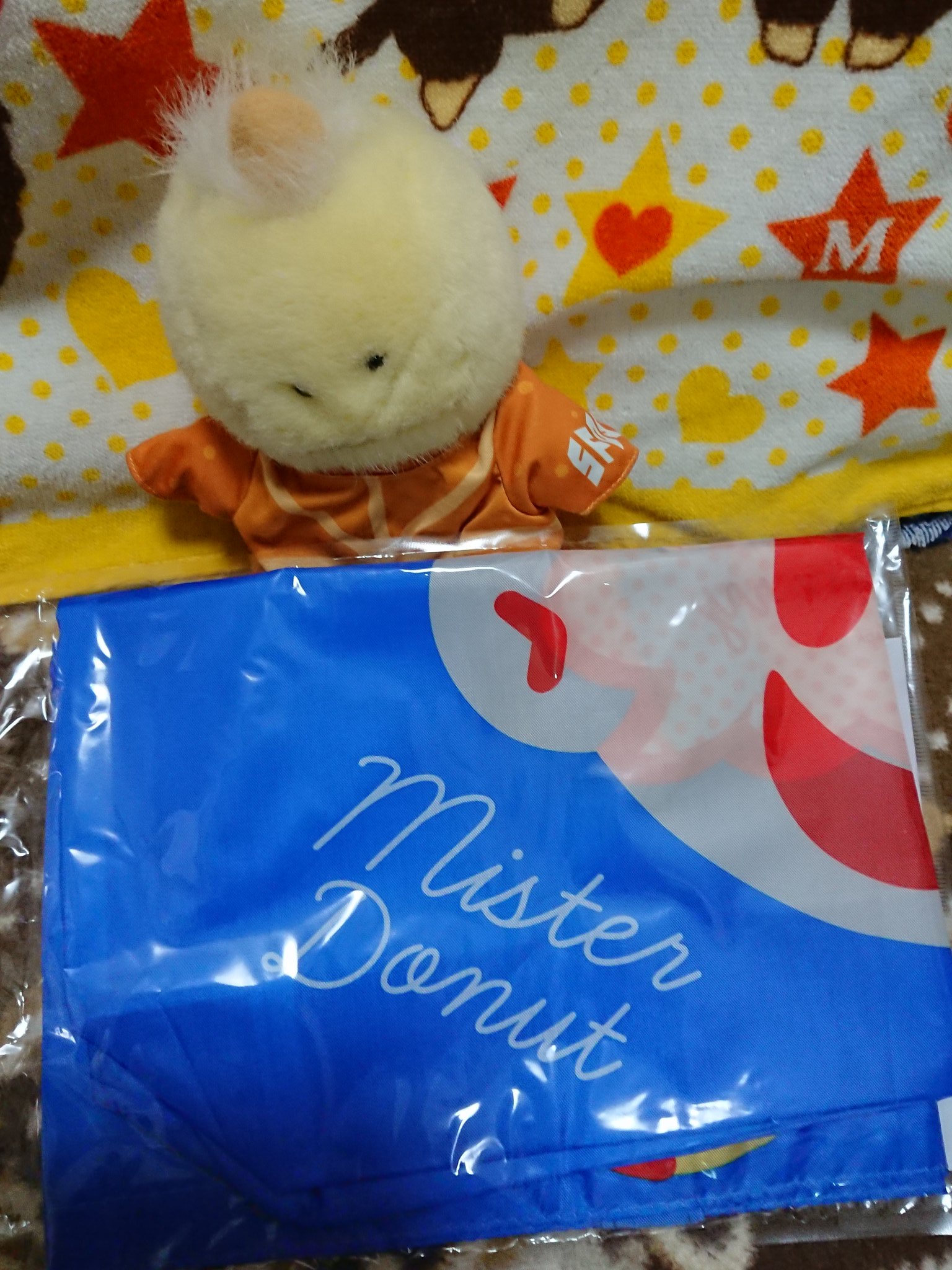 ミイチッチ ミスドのエコバッグ買えたよ 二種類あるけど 青をドーナツと購入 使い勝手良さそう 赤も気になる また買おうかな このイラスト懐かしいよね 昔 ミスドのキャラクターなってたもんね T Co Sogrzyvmwy Twitter