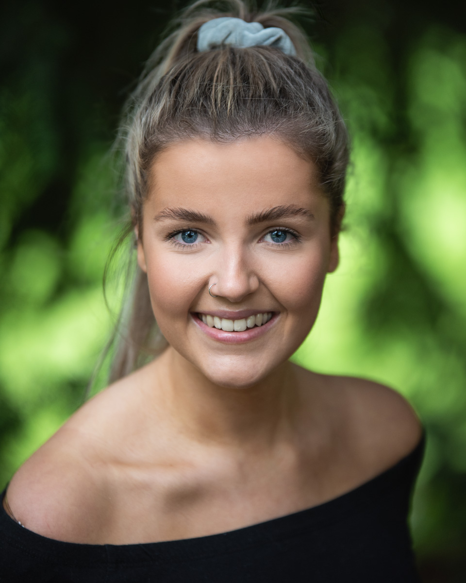 SCP_Headshots's tweet photo. what a trouper @abwilson29 is! The heavens opened, but she was determined to go on with her session regardless.

So we headed to a sheltered area under the trees.

#actorheadshots #headshots #headshotphotographer #yorkshireheadshots #yorkshireactors #actorslife #leedsactors https://t.co/qP36avMqx9