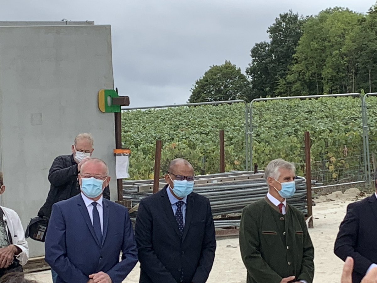 GirardinEric's tweet photo. Je participe à la pose de la première pierre de Hôtel de #Mutigny.
Depuis mon élection, j’ai beaucoup oeuvré avec les porteurs de projet pour voir se construire, aujourd’hui, cet hôtel de luxe au cœur de la #Circo5103 https://t.co/e8RnRISX02