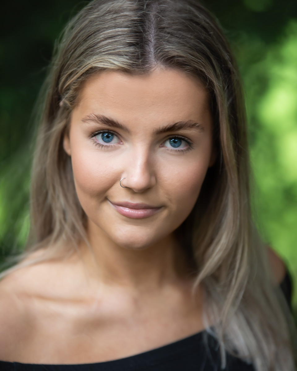 SCP_Headshots's tweet photo. what a trouper @abwilson29 is! The heavens opened, but she was determined to go on with her session regardless.

So we headed to a sheltered area under the trees.

#actorheadshots #headshots #headshotphotographer #yorkshireheadshots #yorkshireactors #actorslife #leedsactors https://t.co/qP36avMqx9