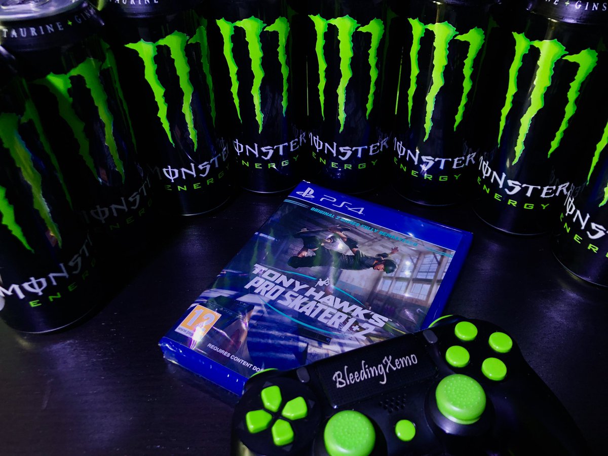 bleedingXEmo's tweet photo. Let’s bring childhood memories back ! #thps #thps1and2 #tonyhawkproskater #tonyhawkproskater1and2 #ps4 #customcontroller #ps4pro #monster #monsterenergy https://t.co/8jR5JKkZ9D