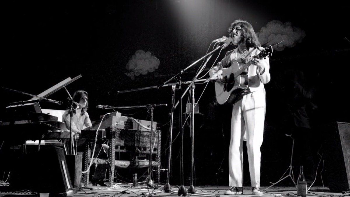 winnietheP0's tweet photo. Hoy se cumplen 45 años del Adios Sui Generis, uno de los mejores recitales que nos ha dejado el rock nacional. 

Un recital que marcó la despedida de una era, y la bienvenida de otra oscura de represion y censura. https://t.co/8PHz0SFBqO