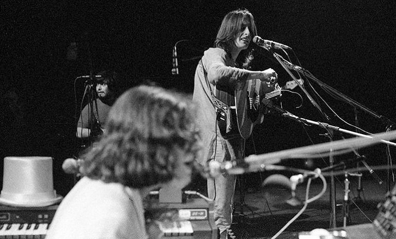 winnietheP0's tweet photo. Hoy se cumplen 45 años del Adios Sui Generis, uno de los mejores recitales que nos ha dejado el rock nacional. 

Un recital que marcó la despedida de una era, y la bienvenida de otra oscura de represion y censura. https://t.co/8PHz0SFBqO