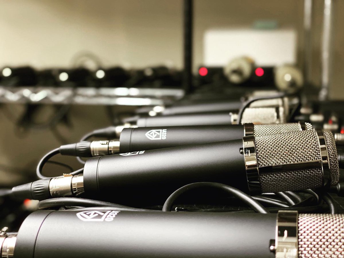 LautenAudio's tweet photo. 🔥Burning in 320s before final testing.
•
•
#FamilyOwned #microphone #california #la320 #tubemic https://t.co/sDmoI1USEZ